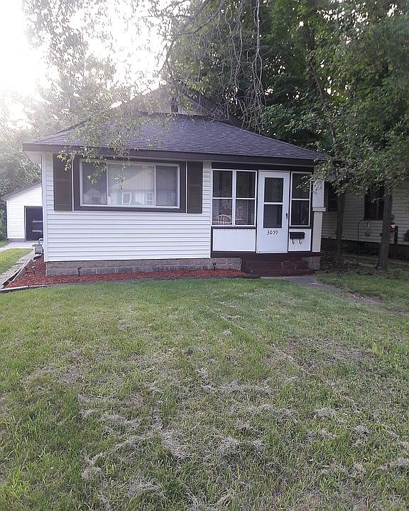 1st image of 3059 Effie Pl NE