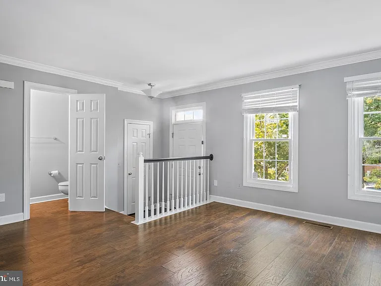 7439 Heatherfield Ln — Photo 4