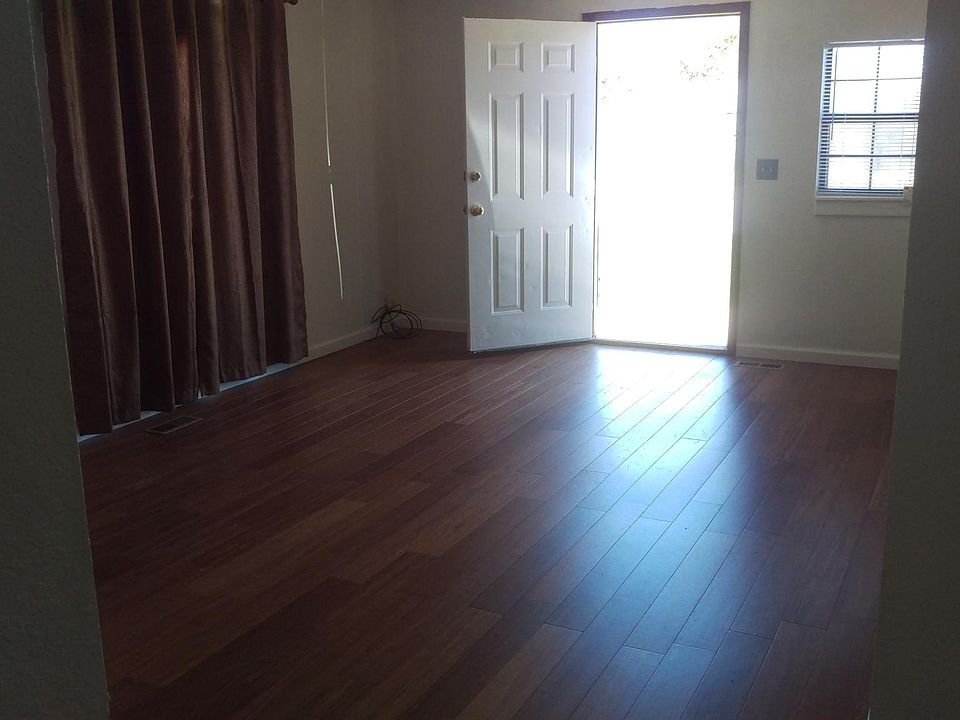 2nd image of 722 N 15th St