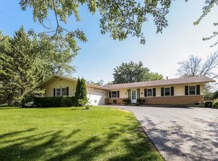 15050 W Clover Ln, Libertyville, IL 60048
