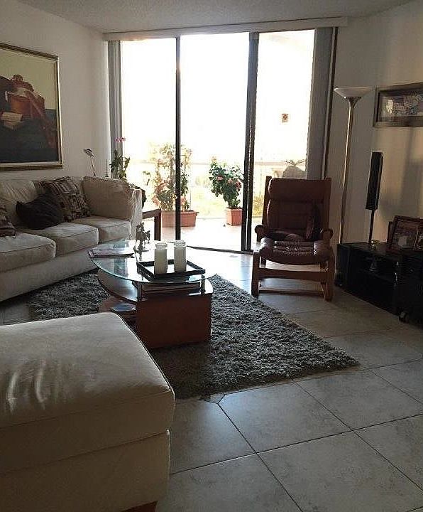 1st image of 3600 Yacht Club Dr APT 1900