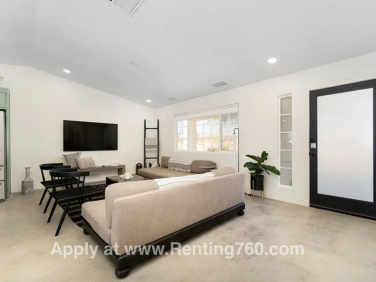 321 N Bonita Ave — Photo 4