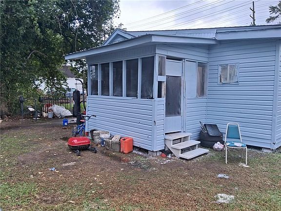 2nd image of 820 Stracener St