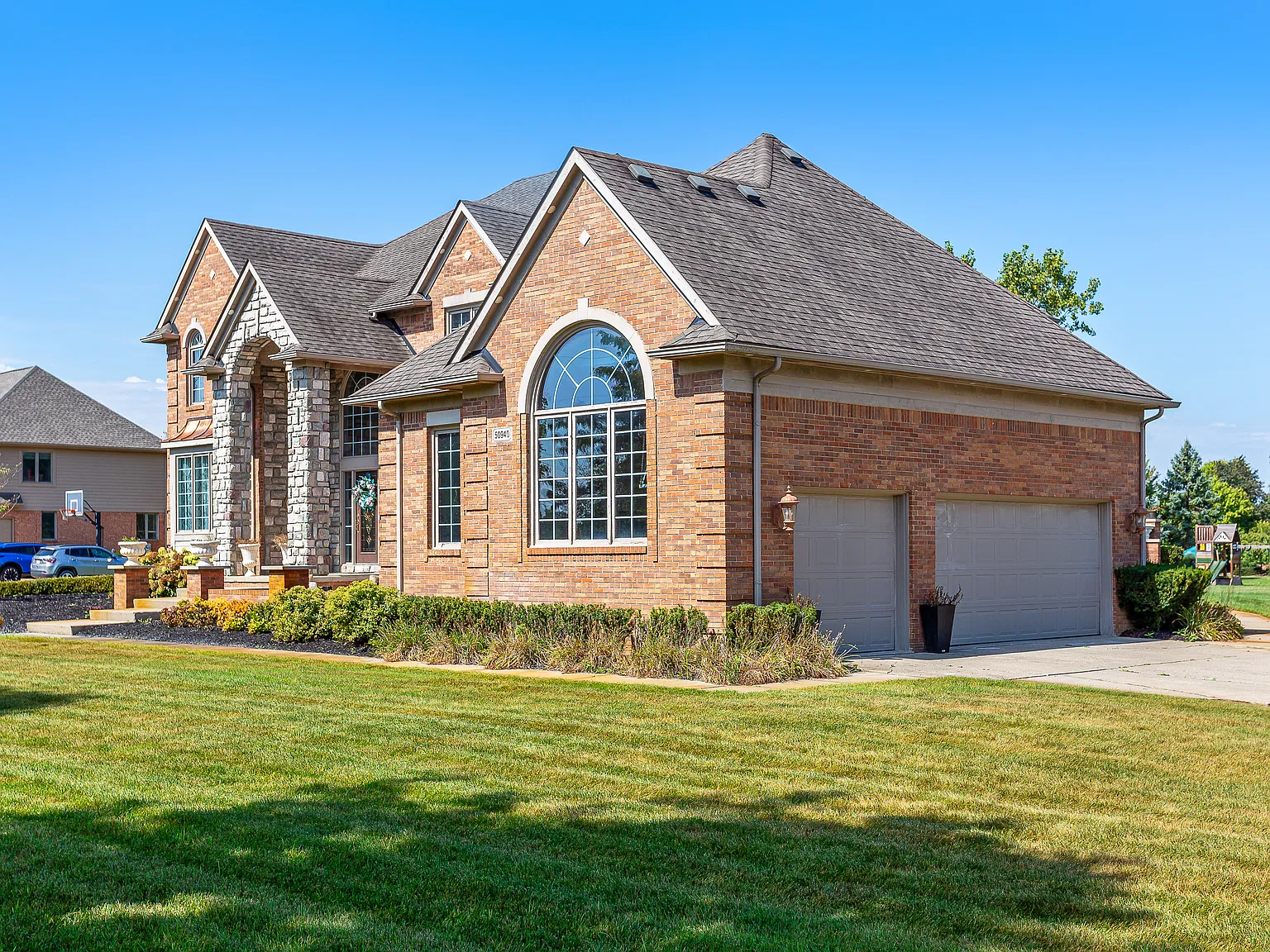 4 bed, 3281 sqft, $4,390 — Photo 3