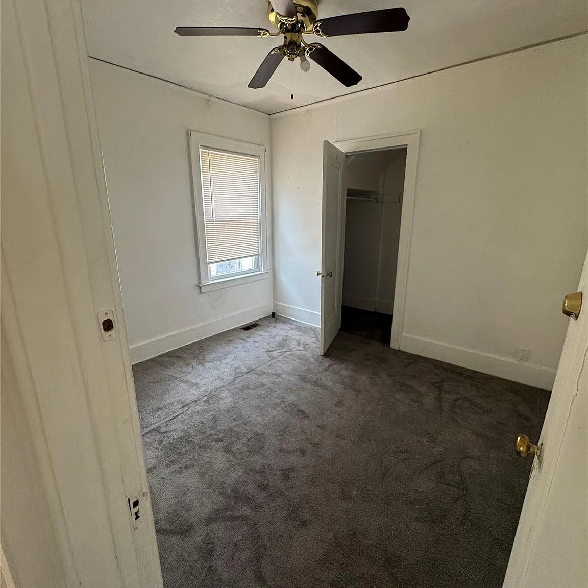 2 bed, 1.0 bath, 2000 sqft, $1,100 — Photo 4