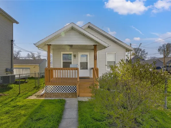 1204 8th St NW, Cedar Rapids, IA 52405