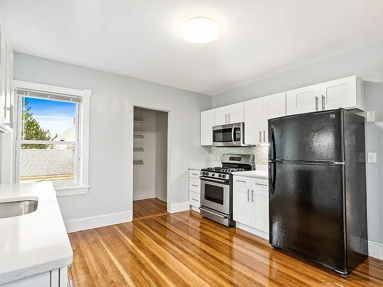 21 Berry St #2 — Photo 3