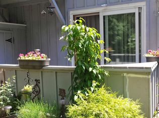 20 Wauwinet Ct, Guilford, CT 06437