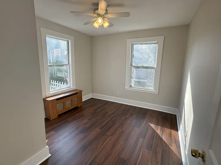 Smaller bedroom empty