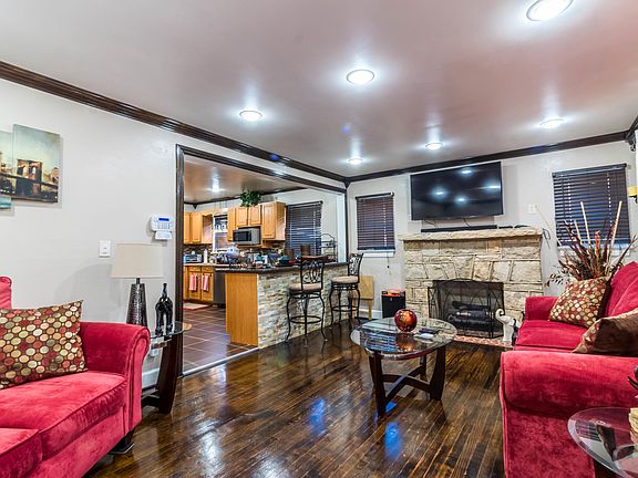 5th image of 2528 Lyndhurst St NW