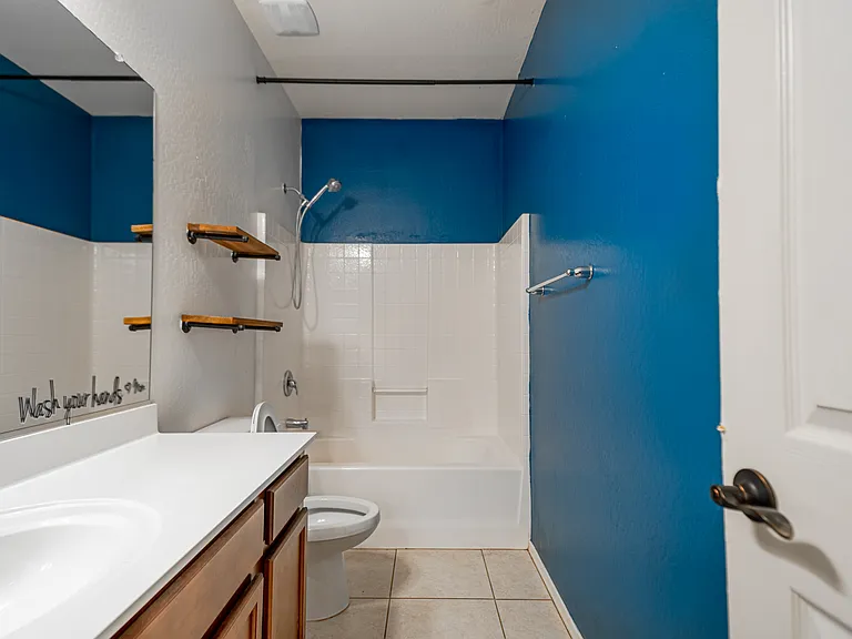 18433 W Sunnyslope Ln — Photo 6