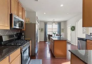 2520 Saint James Pl — Photo 9