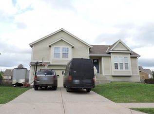 624 E Hawthorn St, Gardner, KS 66030