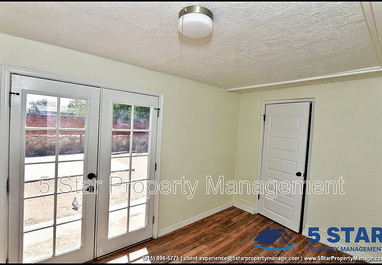 10324 Newport Dr — Photo 29