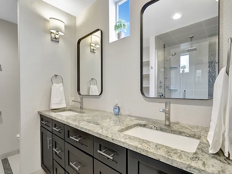 2520 N Lafayette St — Photo 15