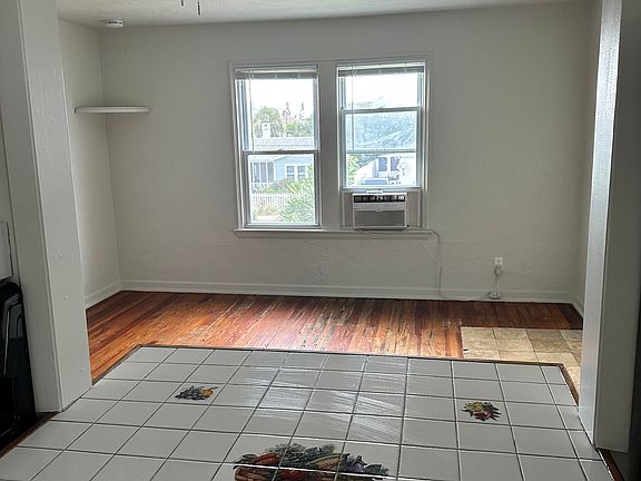 2nd image of 528 Revilo Blvd #4