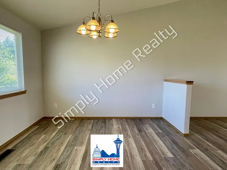 1446 Laredo Dr SE — Photo 7