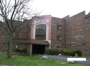 1104 Castilian Ct #E205, Glenview, IL 60025