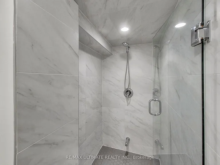 1652 Dufferin St #B — Photo 12