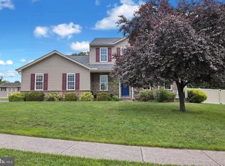 102 Summer House Ln, York, PA 17408