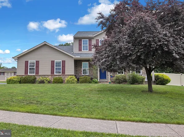 102 Summer House Ln, York, PA 17408