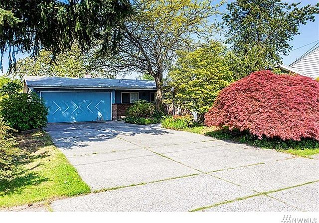 4 bedroom 3 bath rambler in great location. Near Othello Park/Othello Station