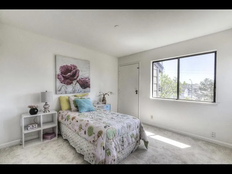 308 Hackamore Ln — Photo 2