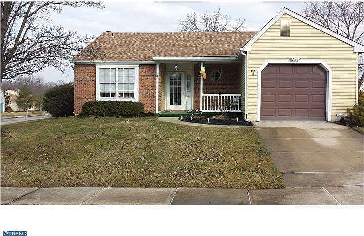 2nd image of 7 Lakebridge Dr