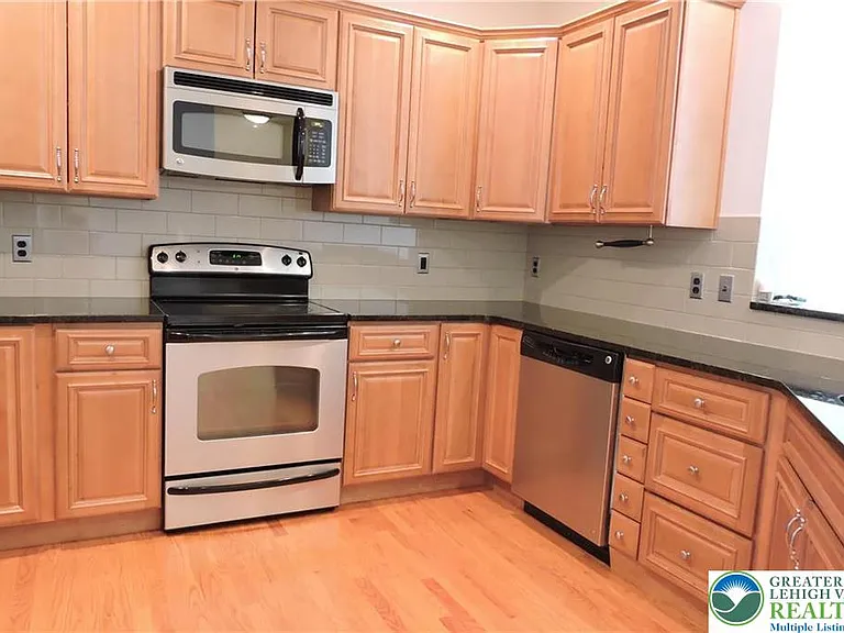107 Highlands Blvd — Photo 9