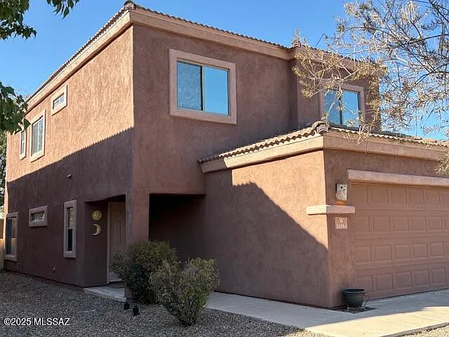 4 bed, 2.5 bath, 1865 sqft, $1,950 — Photo 1