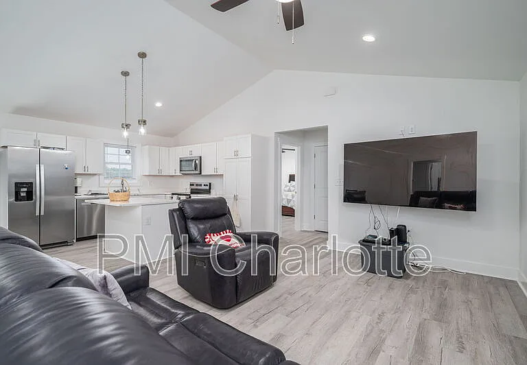 2128 Chatfield Rd — Photo 8