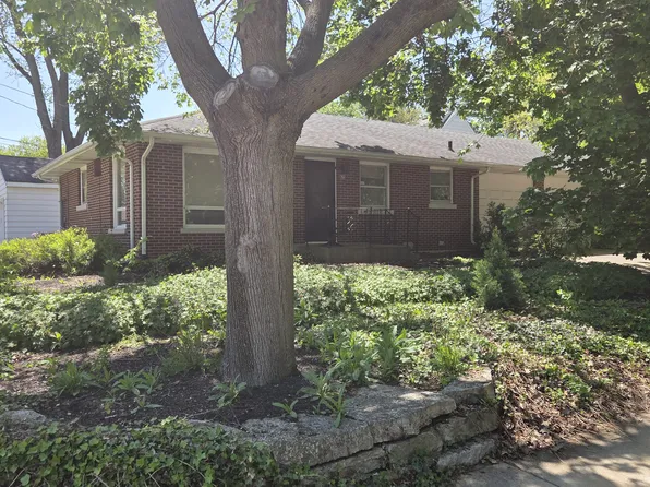 820 Center St, Geneva, IL 60134