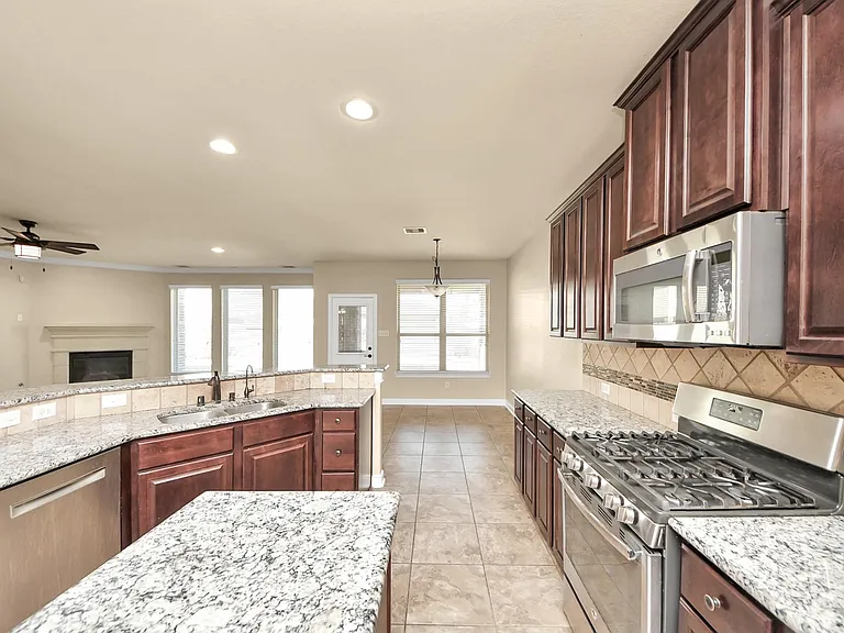 19126 Gaslamp Point Ct — Photo 15