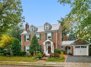 7 Revere Dr E, Floral Park, NY 11001
