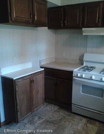 3rd image of 11017 Ivan Ave