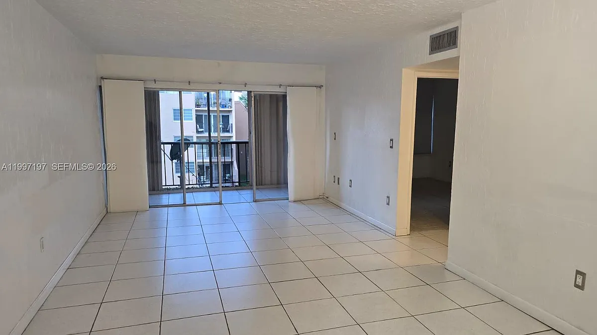 Building Photo - 702 NW 87th Ave #309