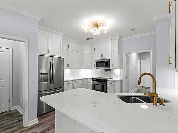 2nd image of 221 Veritas Dr