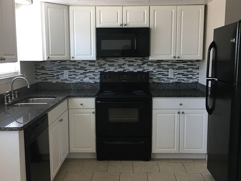 1st image of 3914 E 11th St #302