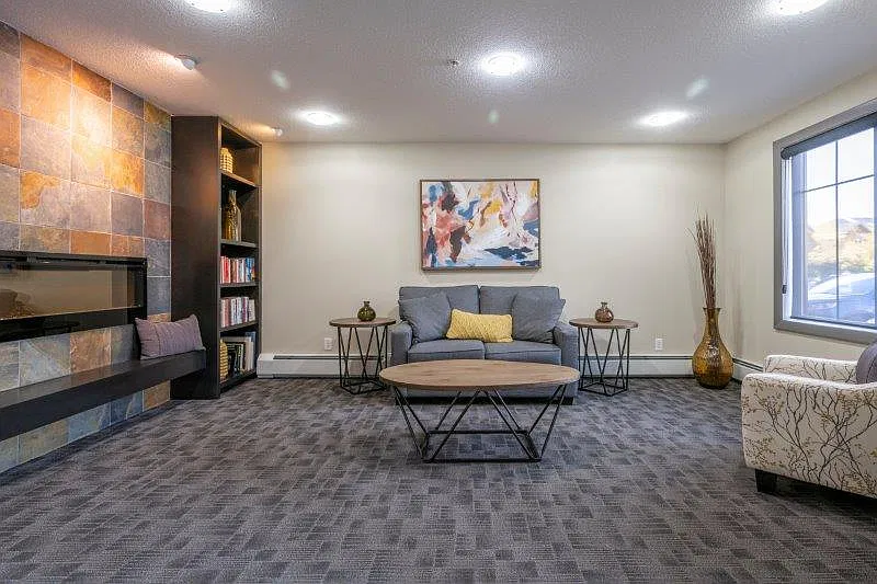 1 bed, 728 sqft, $1,600 — Photo 2