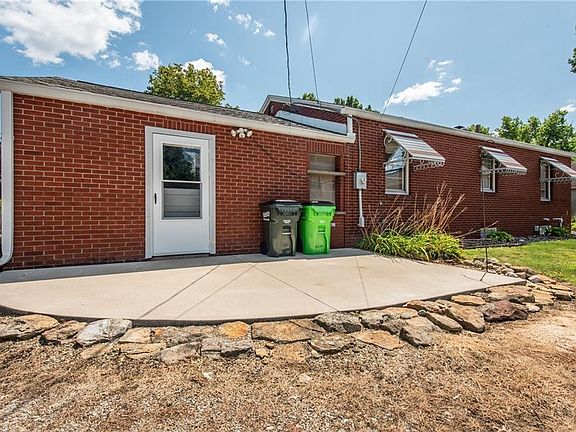 5th image of 640 Oak Ave NW