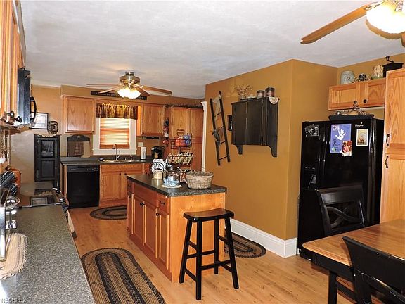 5th image of 108 Bartlett St