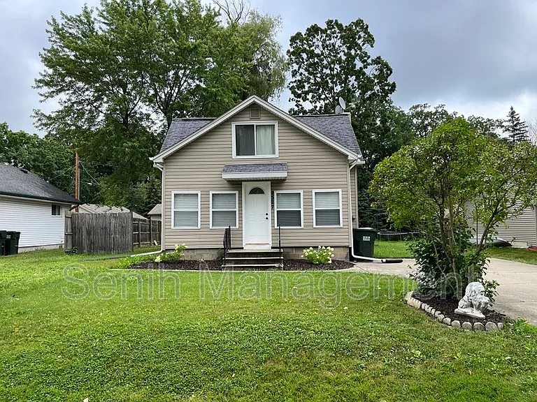 2527 Hartline Dr — Photo 1