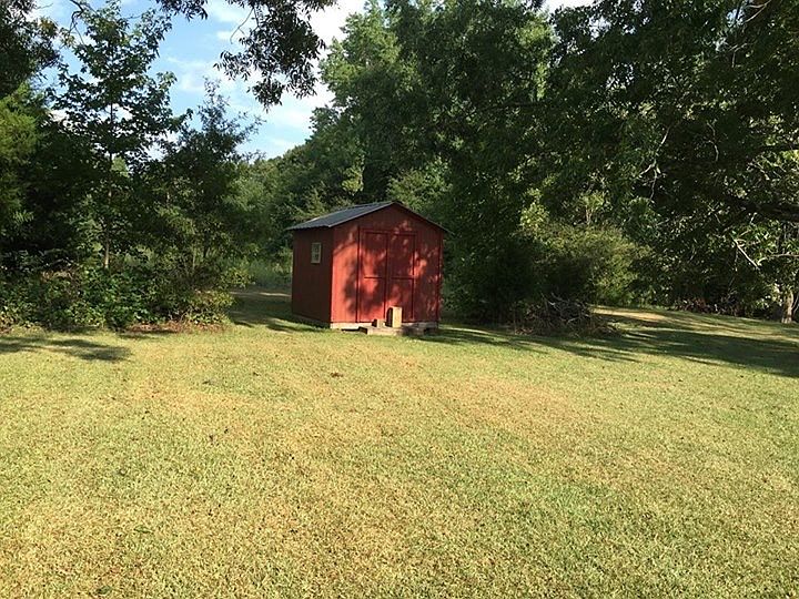 2nd image of 2084 Highway 81