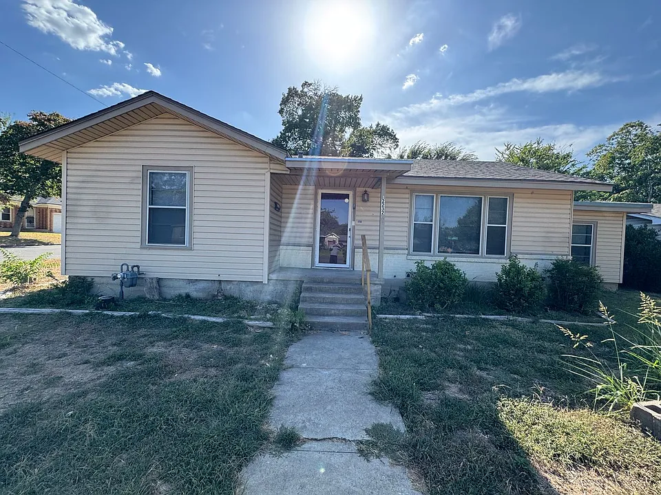 2232 N 41st St
