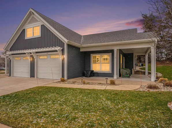 351 Terrace Point Cir, Muskegon, MI 49440