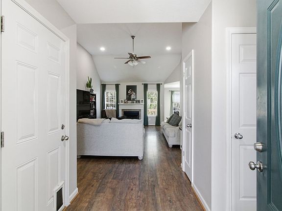 4th image of 235 Foxfire Rd