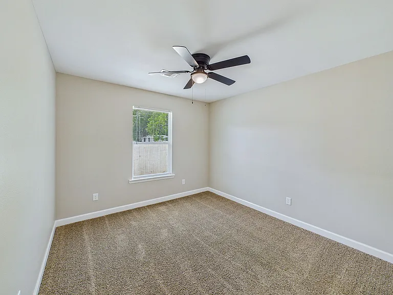 2405 S Elm St — Photo 9