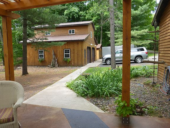 House to garage distance
