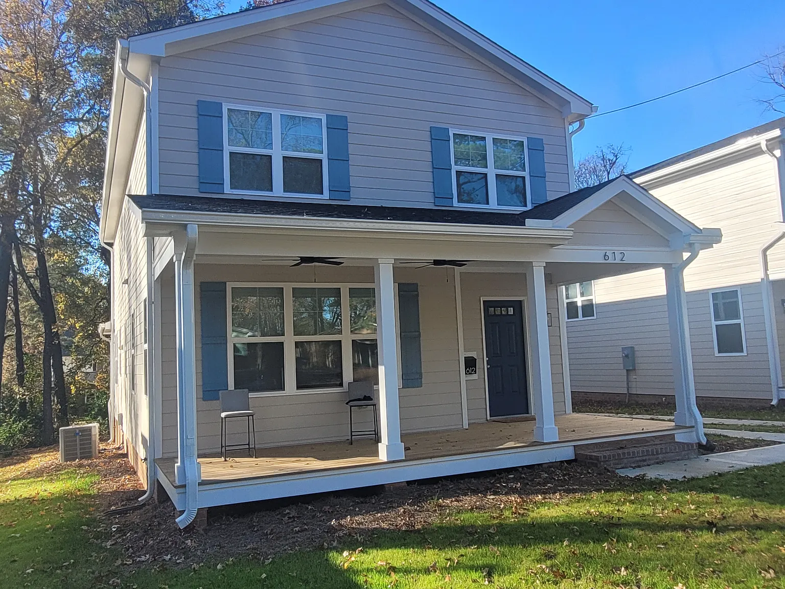 5 bed, 2600 sqft, $4,200 — Photo 2