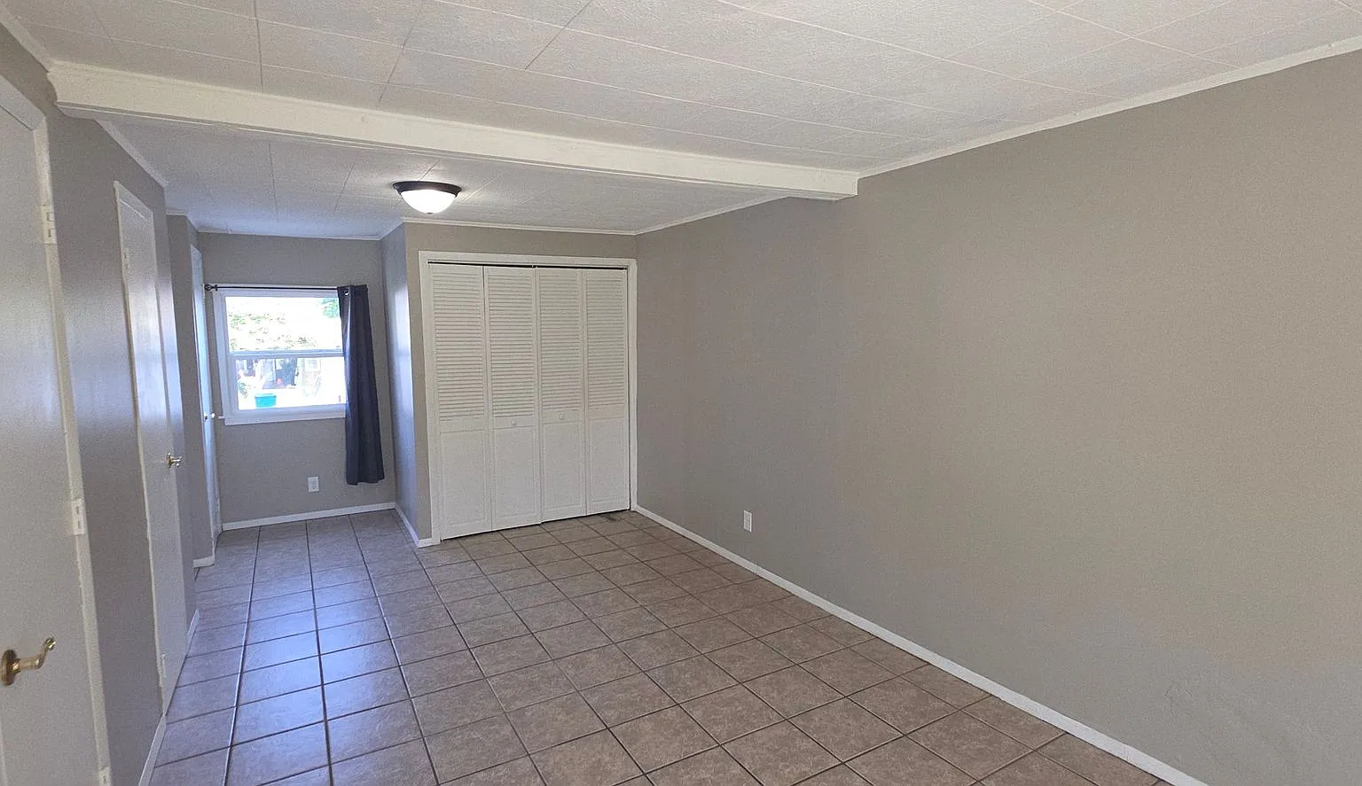 Remodeled 2 Bedroom, 2 Living Areas! $925 — Photo 3